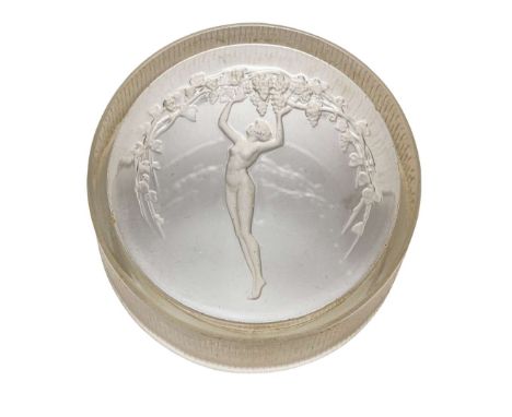  RENÉ LALIQUE (1860-1945) UNE FIGURINE ET RAISINS BOX, NO. 9 designed 1919clear and frosted, with later cardboard basemoulded