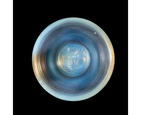  RENÉ LALIQUE (1860-1945) SERPENT CENDRIER, NO. 276 designed 1920opalescentengraved R. Lalique&nbsp; 5cm (2in) high, 11.5cm (
