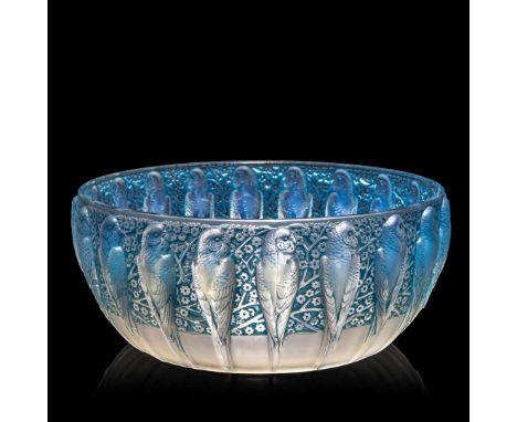  RENÉ LALIQUE (1860-1945) PERRUCHES BOWL, NO. 419 designed 1931opalescent, and blue stainedreverse stencilled R. LALIQUE FRAN