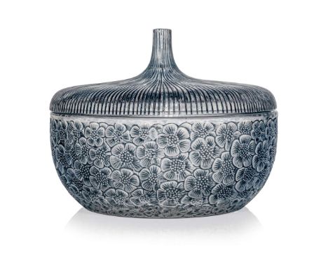  RENÉ LALIQUE (1860-1945) ÉGLANTINES BOX, NO. 94 designed 1926clear, frosted and blue stainedmoulded R. LALIQUE, engraved Fra