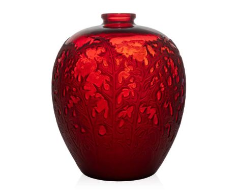  RENÉ LALIQUE (1860-1945) ACANTHES VASE, NO. 902 designed 1921cased red, and white stainedmoulded R. LALIQUE, engraved France