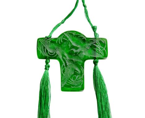  RENÉ LALIQUE (1860-1945) CIGOGNES PENDANT, NO. 1635 designed 1919green, and white stained, later silkengraved R. Lalique 4.8