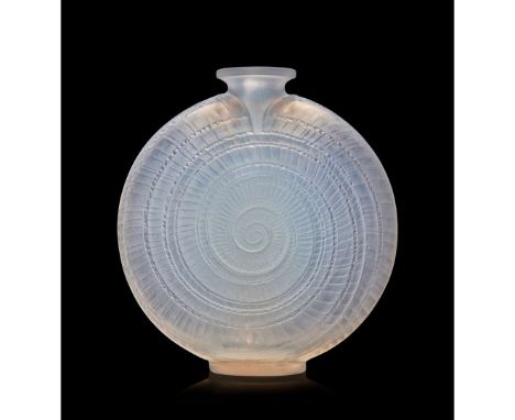  RENÉ LALIQUE (1860-1945) ESCARGOT VASE, NO. 931 designed 1920cased opalescent&nbsp;stencilled R. LALIQUE FRANCE NO. 931 21.5