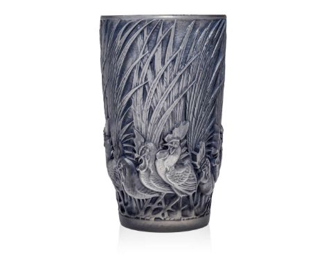  RENÉ LALIQUE (1860-1945) COQS ET PLUMES VASE, NO. 1033 designed 1928clear, frosted and blue stainedwheel-engraved R. LALIQUE