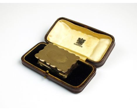 A 9ct gold snuff box, Deakin & Francis Ltd, Birmingham 1930, of shaped rectangular form with engine turned decoration and pre