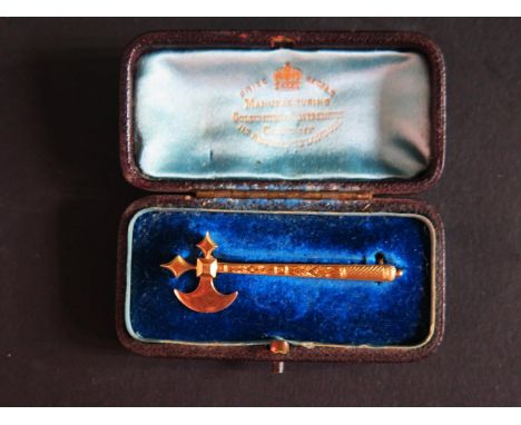 A Cased Goldsmiths &amp; Silversmiths Company Gold Brooch in the form of an halberd axe (unmarked), 52mm, 3.7g 