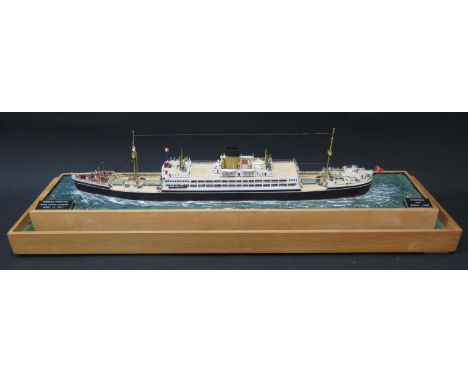 TURBO S.S. CORINTHIC Shaw Savill &amp; Albion built by Harland &amp; Wolff _ 1:383 Ship's Model built by R. Chapman 2001. Gla