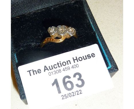 18ct gold ring with diamonds in a heart shaped setting, approx. UK size O and weight 3.5g