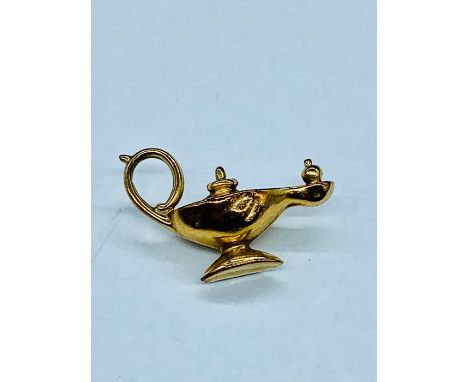 A 9 ct charm in the form of an Arabian lamp (1.35g)