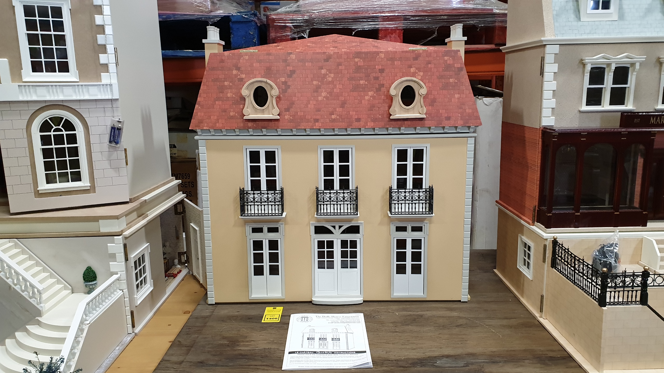 THE DOLLS HOUSE EMPORIUM LE CHATEAU WITH ACCESSORIES
