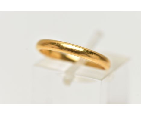 A 22CT GOLD BAND RING, a plain polished band, approximate width 2mm, hallmarked 22ct Sheffield 1940, ring size K, approximate