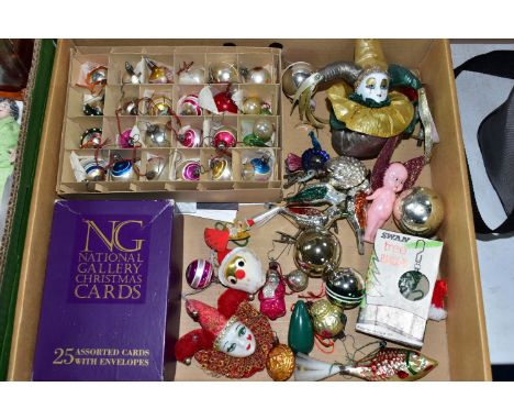 A BOX CONTAINING VINTAGE CHRISTMAS TREE DECORATIONS ETC, to include a small quantity of Christmas cards (1 box)