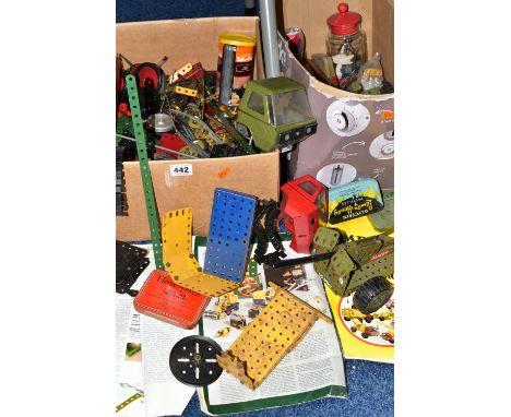 A QUANTITY OF UNBOXED AND ASSORTED MECCANO, to include a quantity of Army and Highway Multikit components and literature (2 b