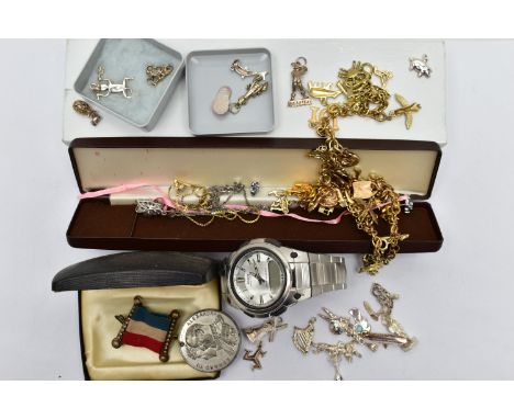 A BOX OF ASSORTED ITEMS, to include a 'Casio Wave Ceptor' stainless steel wristwatch, a white metal and gem set floral neckla