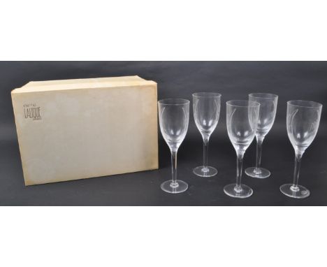 Lalique - A collection of five vintage 20th century Lalique Angel champagne flutes / glasses. Each glass having frosted engra