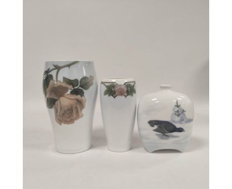 Royal Copenhagen porcelain vase, the flask shaped vase depicting central image of a bird, 16cm high, and two Royal Copenhagen