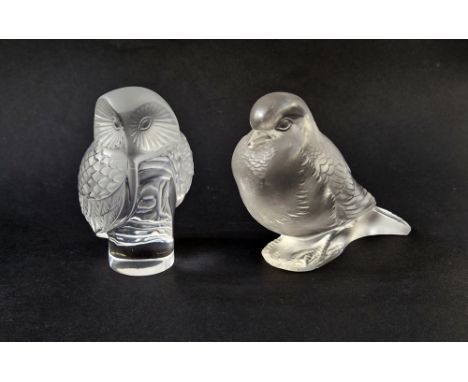 Ren&eacute; Lalique 'Moineau Fier' clear and frosted glass model of a seated bird (a/f), etched "R Lalique France" and moulde