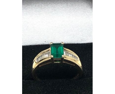 9ct gold synthetic emerald &amp; diamond  ring (3.2g) 