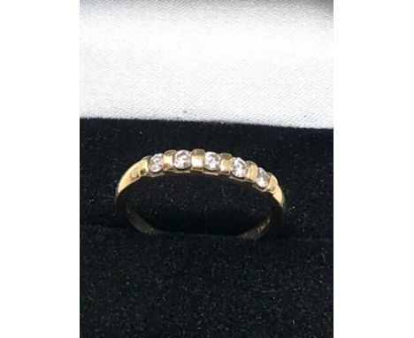 9ct gold diamond ring (2.3g) 