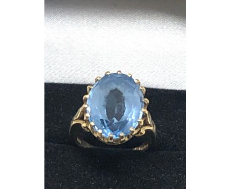 9ct gold vintage blue synthetic spinel  ring (5.5g) 