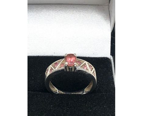 9ct white gold tourmaline &amp; ruby ring (2.9g) 