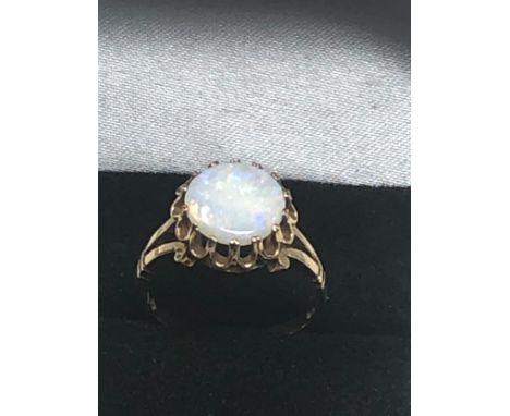 9ct Gold Claw Set Opal Ring (3g) 