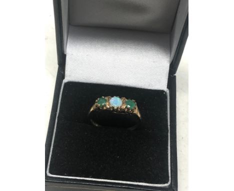 9ct Gold Opal &amp; Emerald Gypsy Set Ring (1.8g) 