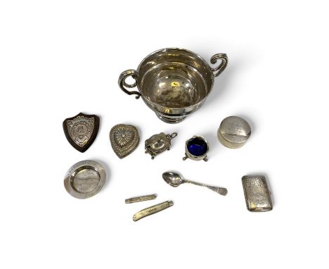 A collection of silver items, comprising a Victorian twin handled rose bowl, by Levesley Brothers, Sheffield, 1894, 16cm high