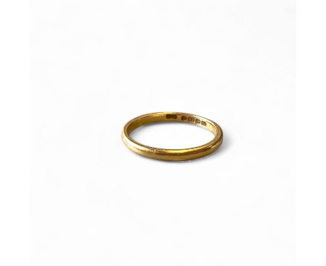 22ct Yellow Gold Hallmarked Wedding Band  Ring Size: N Approximately  Width: 2mm  Weight: 2.5g
