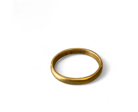 22ct Yellow Gold Hallmarked Wedding Band / Ring  Ring Size: P Approximately (Quite Misshapen)  Width: 3mm  Weight: 5g