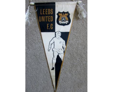 VINTAGE LEEDS UNITED PENNANT
Approx 12 inches long
Light age related wear and marks