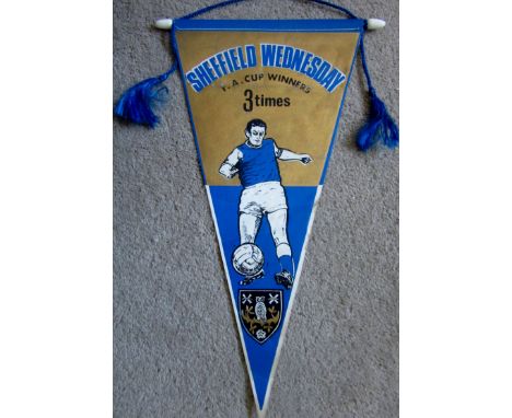 VINTAGE SHEFFIELD WEDNESDAY PENNANT
Approx 12 inches long
&nbsp;Light age related wear and marks