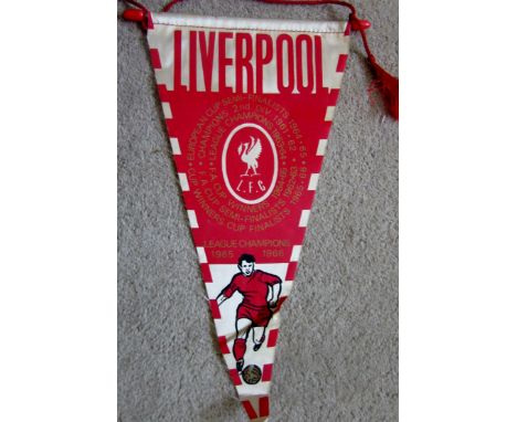 VINTAGE LIVERPOOL PENNANT
Approx 12 inches long
Light age related wear and marks,Couple of folds that may well iron out