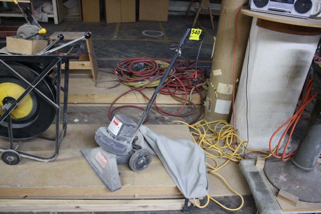 DAYTON MODEL 6H003B INDOOR/OUTDOOR DRY VACUUM