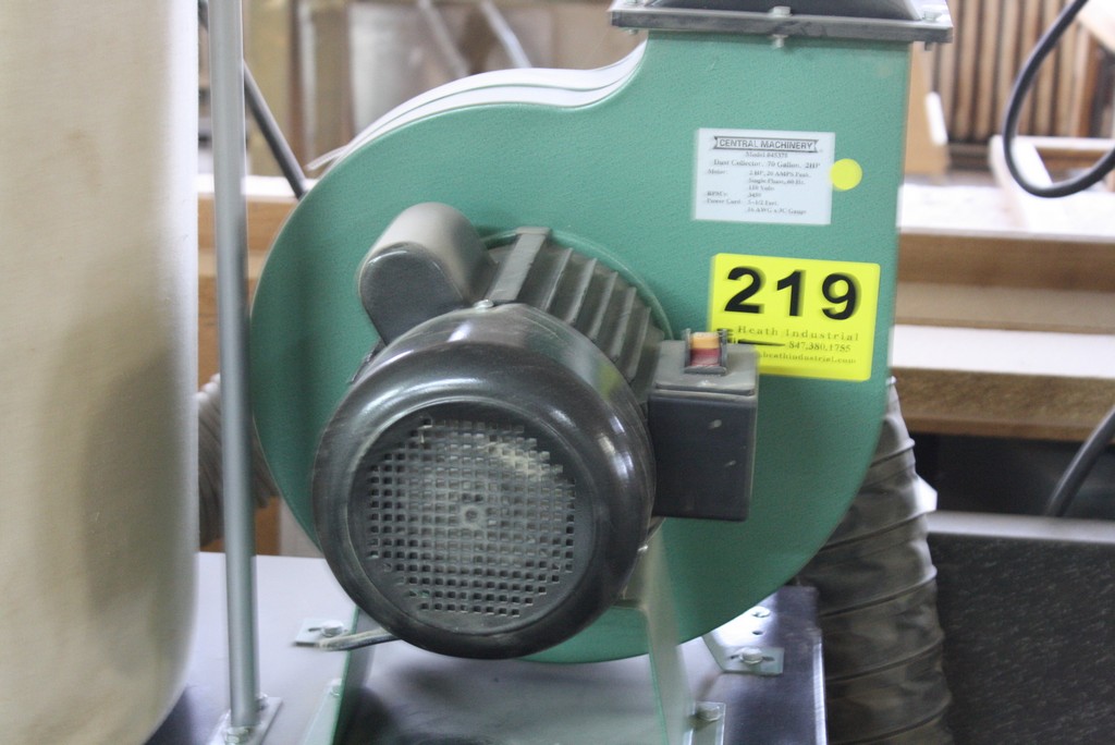 CENTRAL MACHINERY 70 GALLON 2 HP DUST COLLECTOR S/N 45378