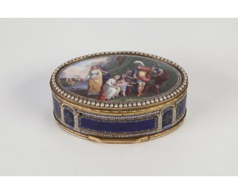 19th CENTURY FRENCH 18ct GOLD AND ENAMELLED OVAL BOX WITH HINGED LID TO THE TOP AND BASE, THE ENAMELLED LID WELL-PAINTED WITH