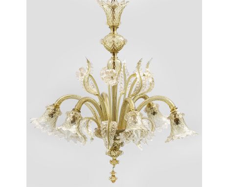 6-flg.; Gelb-grünes und farbloses Muranoglas, teilw. mit Goldflittereinschmelzungen. Schlanker, mehrfach gegliederter Schaft.