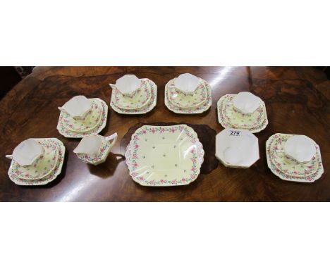 Shelley tea service in the Queen Anne shape - Some pieces A/FMost of the pieces have no obvious damage or imperfections. 1 cu