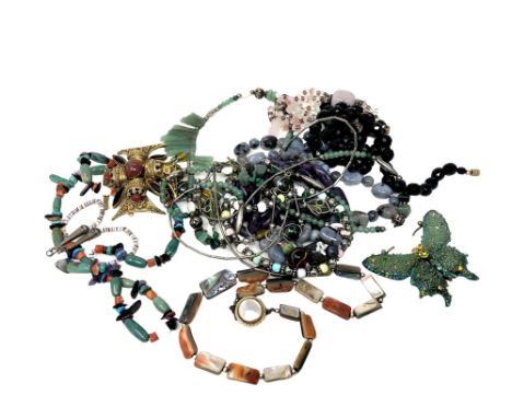 A group of agate, jet, jade and other jewellery, some silver mounted