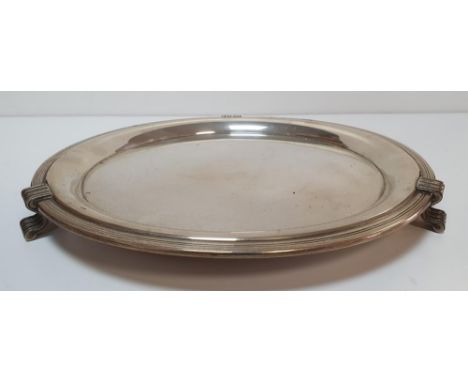 Mappin & Webb Sheffield 1936 silver circular tray on tripod feet (825 grams),The tray measures 30 cm in diameter 