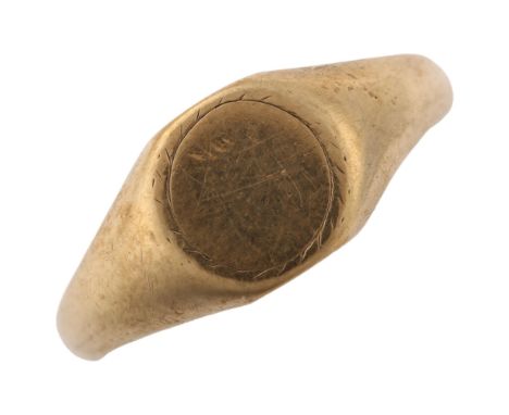 An early 20th century 9ct gold signet ring, maker's marks L W and G, hallmarks London 1928, setting height 8.3mm, size N, 3.7