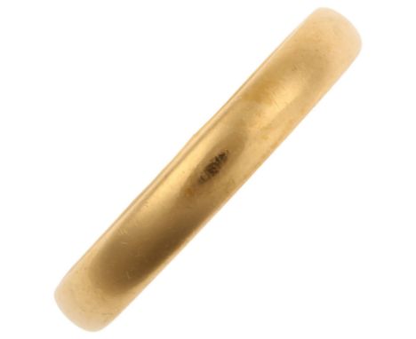 An early 20th century 22ct gold wedding band ring, maker's marks L W and G, hallmarks London 1928, band width 3.1mm, size M, 