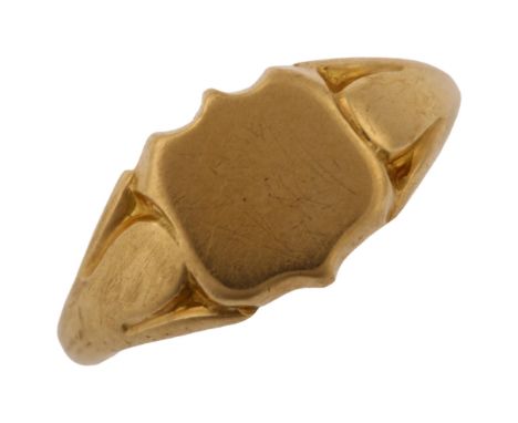 An early 20th century 18ct gold shield signet ring, maker's marks H G and S, hallmarks Chester 1921, setting height 8.7mm, si