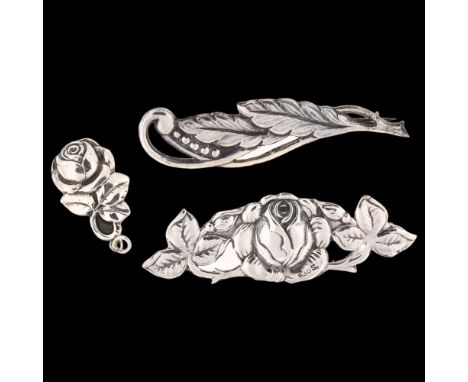 Various Art Nouveau Danish silver jewellery, comprising 1 x pendant and 2 x brooches, largest length 74.3mm, 18.7g total (3)N