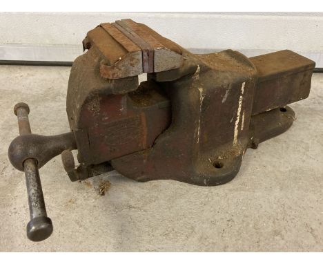A vintage Parkinson's model F No. 1 heavy duty quick release bench vice.  