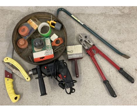 A collection of assorted vintage and modern tools to include a hammer drill. Lot also includes: bolt cutters, sieve, pruning 