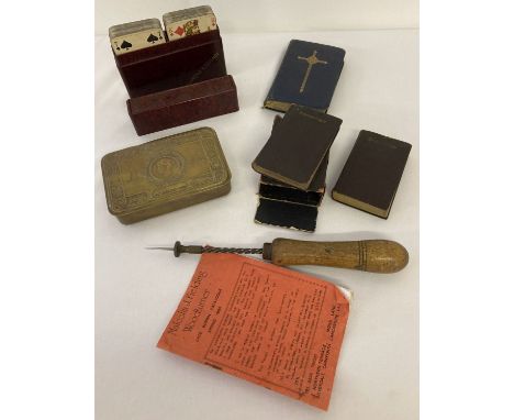 A small collection of assorted vintage items to include a Christmas 1914 Princess Mary WWI tin. Lot also include a souvenir d