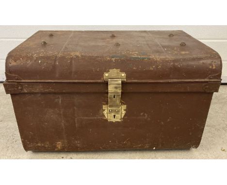 A Victorian tin trunk with original brass catch and lock.  Approx. 37 x 60 x 40cm.