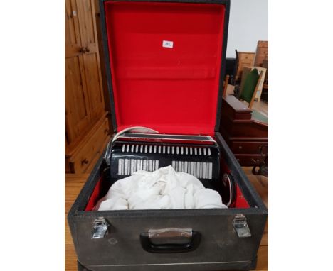 A STELLA VINTAGE ACCORDION IN ORIGINAL CASE