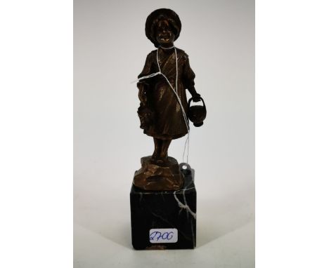 SEIFERT, VICTOR HEINRICH (Wien 1870-1953 Berlin), Skulptur: "Blumenmädchen", Bronze, hellbraun patiniert, revers signiert "Se